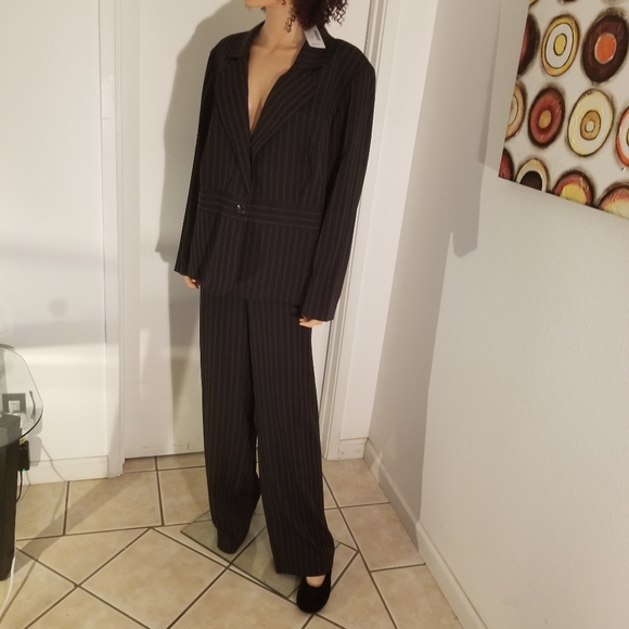 Pant suit NWT - Picture 4 of 7